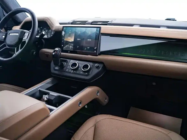 Land Rover Defender — Фото автомобиля 25