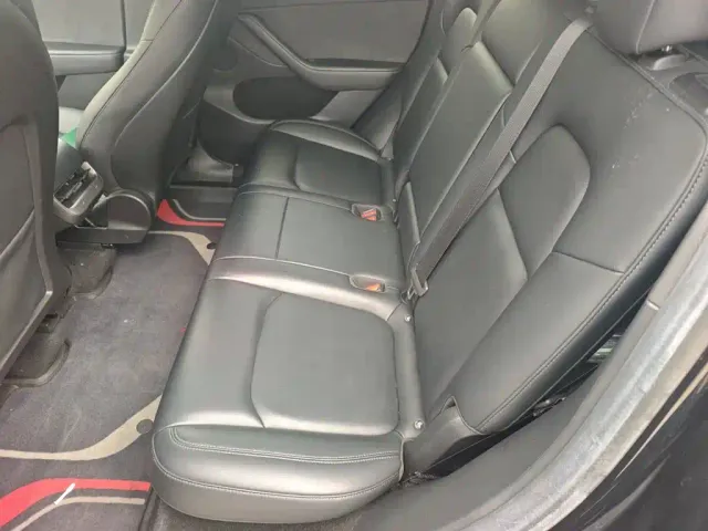 Tesla Model Y — Фото автомобиля 10