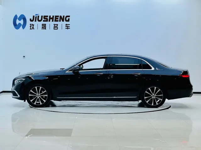 Mercedes-Benz E-Class — Фото автомобиля 3