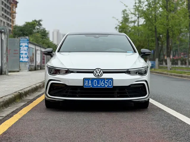 Volkswagen Golf — Фото автомобиля 2