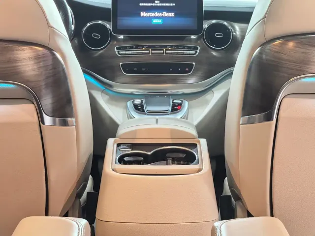 Mercedes-Benz V-Class — Фото автомобиля 14