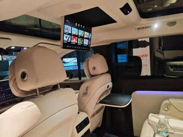 Li Auto MEGA — Фото автомобиля 20