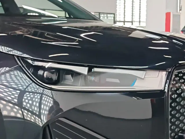 BMW iX — Фото автомобиля 8