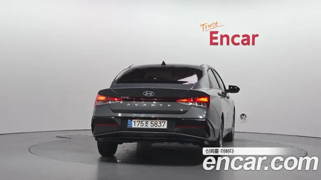Hyundai Avante CN7 — Фото автомобиля 4