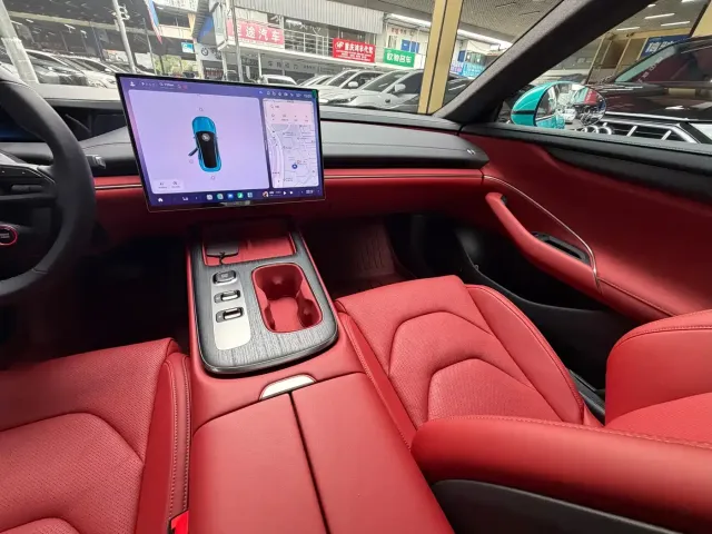 Xiaomi SU7 — Фото автомобиля 30