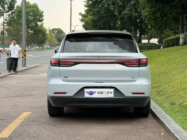 Leapmotor C11 — Фото автомобиля 5