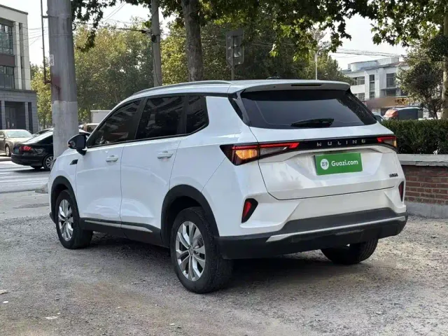 Wuling Asta — Фото автомобиля 4