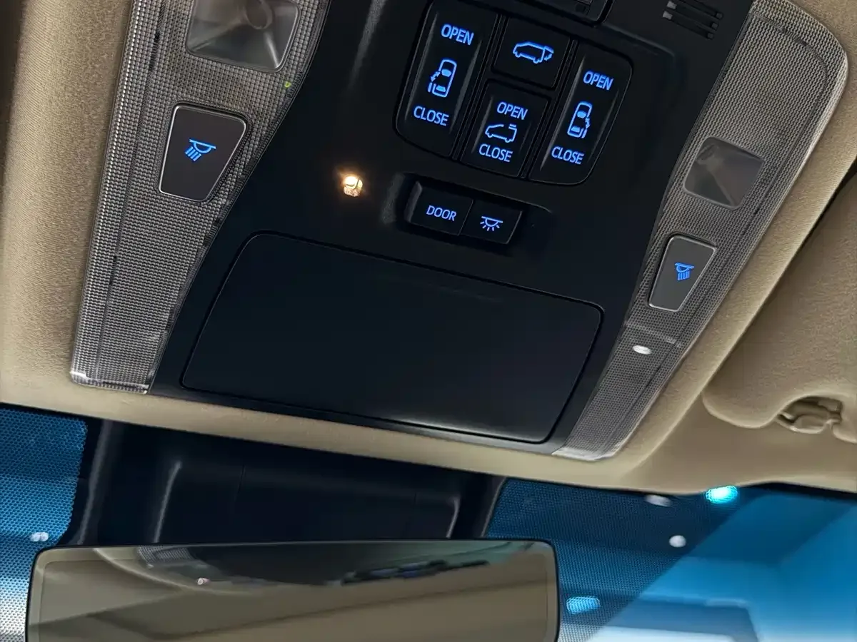 Toyota Alphard 2021 Hybrid 2.5L Premium — Фото автомобиля 24