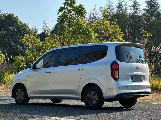 Wuling Hongguang — Фото автомобиля 6