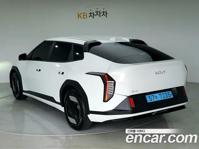 Kia EV4 — Фото автомобиля 6