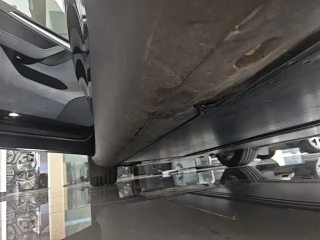 Tesla Model Y — Фото автомобиля 21