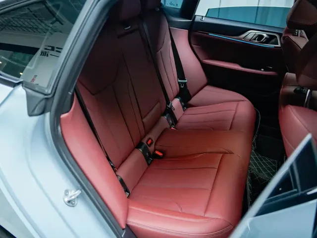 BMW BMW 4 Series 2024 430i Gran Coupe M Sport Shadowline Package — Фото автомобиля 13