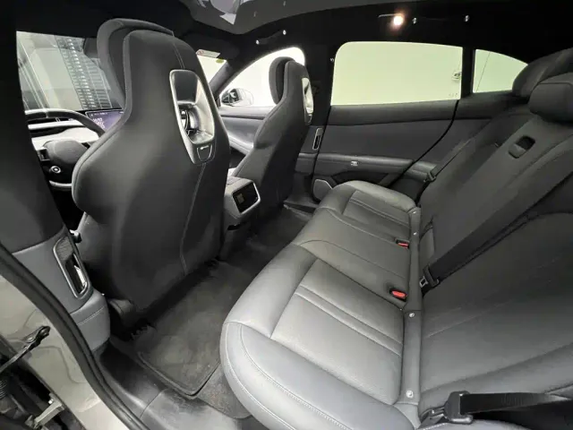 Xiaomi YU7 — Фото автомобиля 11