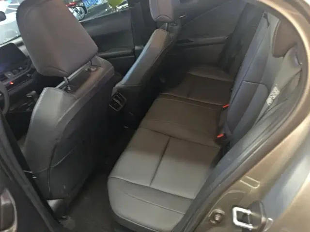 Lexus UX — Фото автомобиля 16