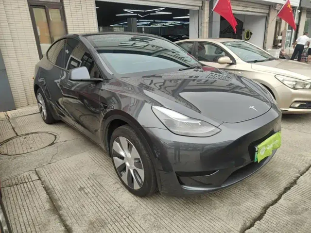 Tesla Model Y — Фото автомобиля 3