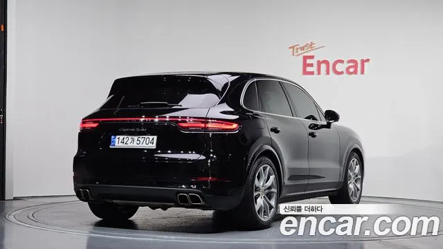 Porsche Cayenne — Фото автомобиля 2