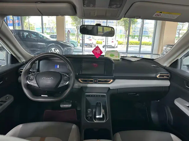 Dongfeng Fengshen E70 — Фото автомобиля 9