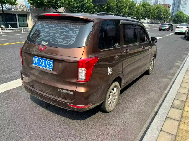 Wuling Hongguang — Фото автомобиля 9