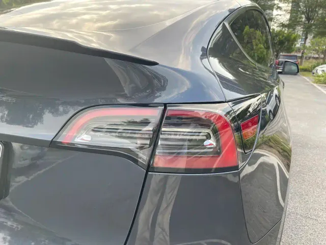 Tesla Model Y — Фото автомобиля 10