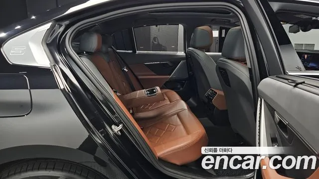 BMW i5 G60 — Фото автомобиля 17