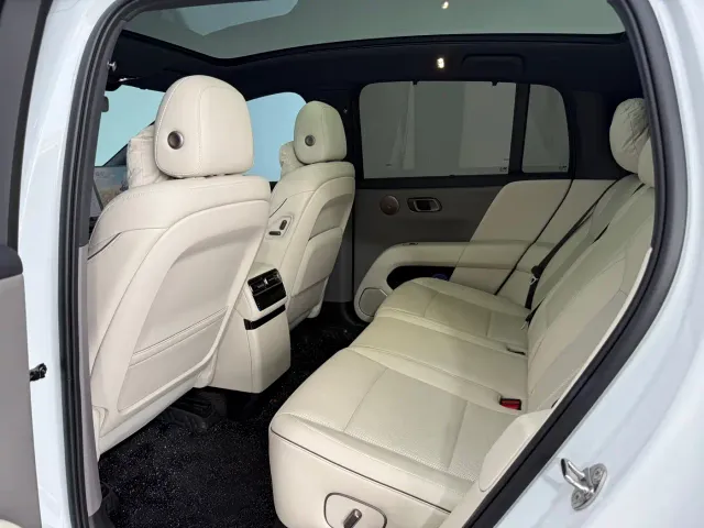 Li Auto Li Auto i6 2025 4WD Base Model — Фото автомобиля 9