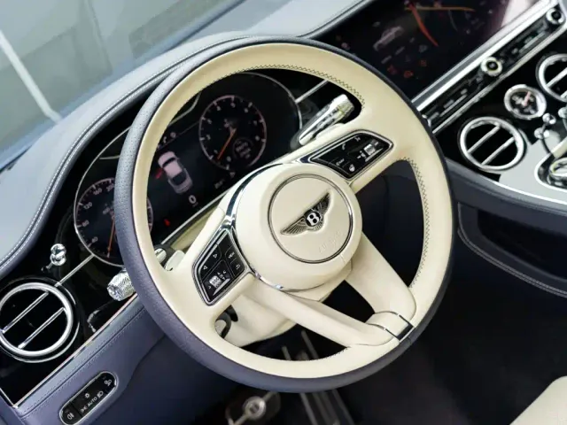 Bentley Continental — Фото автомобиля 11