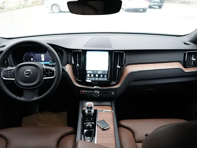 Volvo XC60 — Фото автомобиля 20