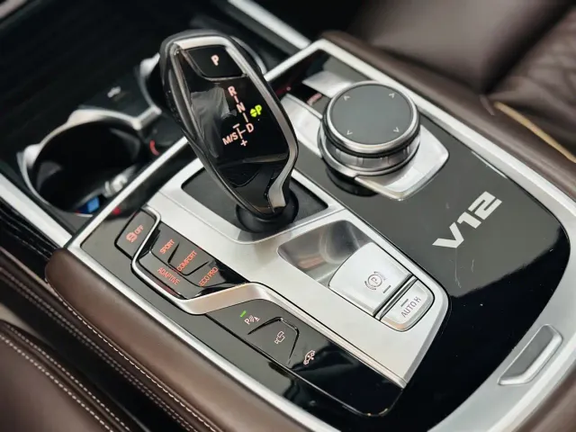 BMW 7 Series — Фото автомобиля 17