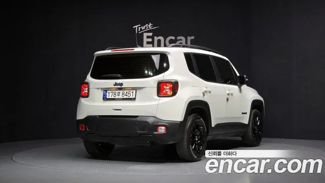 Jeep Renegade — Фото автомобиля 2