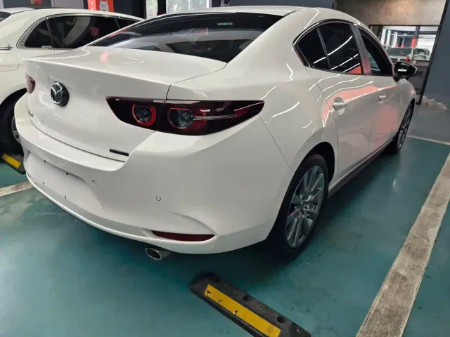 Mazda Axela — Фото автомобиля 5