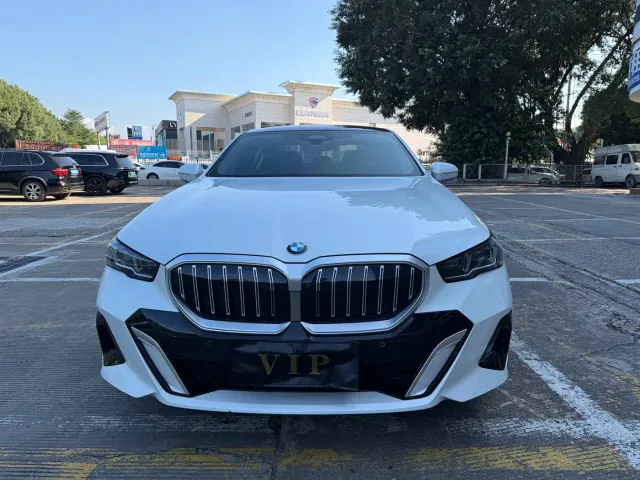 BMW 5 Series — Фото автомобиля 2