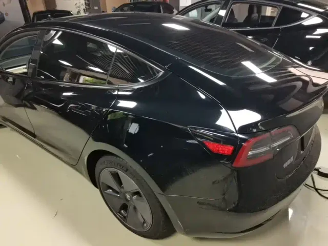 Tesla Model 3 — Фото автомобиля 4