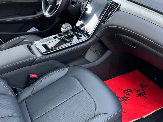 Roewe i6 MAX EV — Фото автомобиля 5