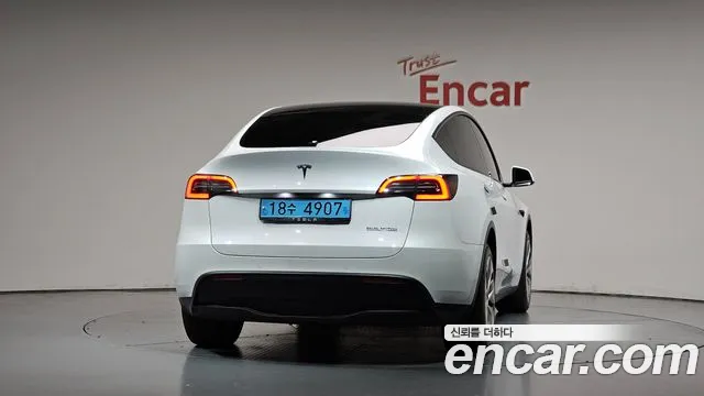 Tesla Model Y — Фото автомобиля 4