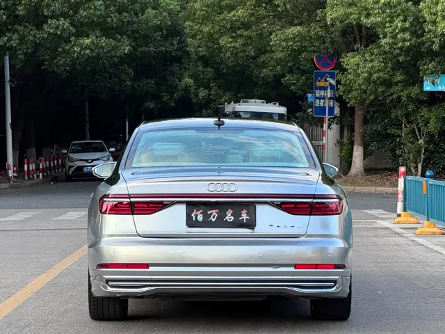 Audi A8 — Фото автомобиля 5
