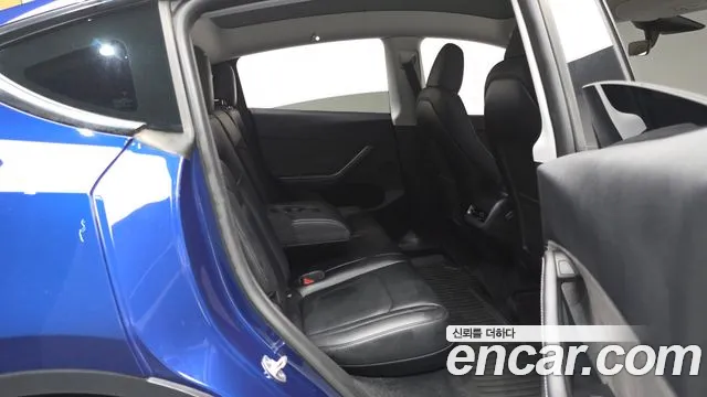 Tesla Model Y — Фото автомобиля 17