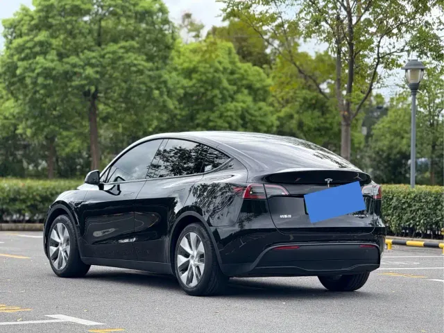 Tesla Model Y — Фото автомобиля 4