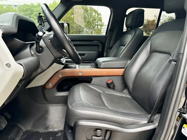 Land Rover Defender — Фото автомобиля 4