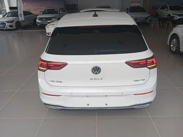 Volkswagen Golf — Фото автомобиля 5