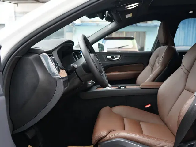 Volvo XC60 — Фото автомобиля 21