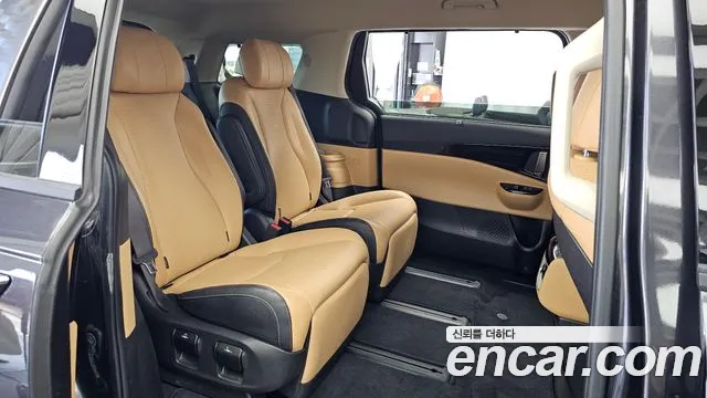 Kia Carnival Generation 4 — Фото автомобиля 12