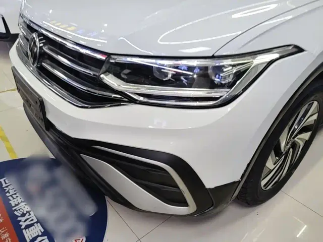 Volkswagen Tiguan L — Фото автомобиля 23