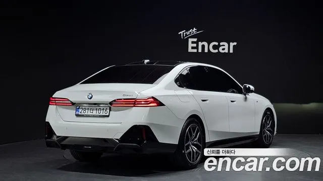 BMW 5-Series — Фото автомобиля 2