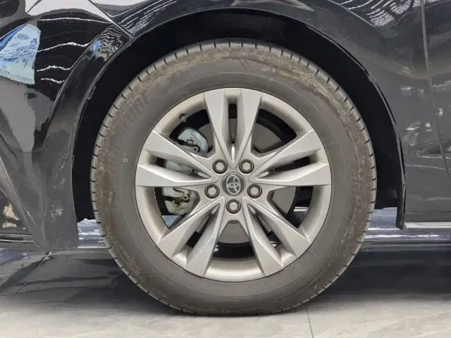 Toyota Sienna — Фото автомобиля 4