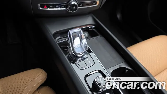 Вольво XC60 — Фото автомобиля 9