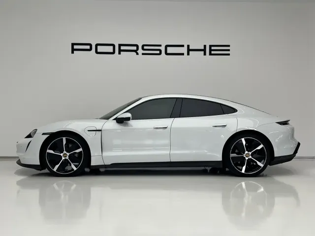 Porsche Taycan 2022 Taycan — Фото автомобиля 3