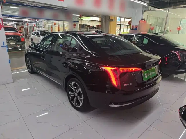 Hongqi E-QM5 — Фото автомобиля 4