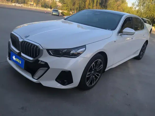Фотография автомобиля — BMW 5 Series