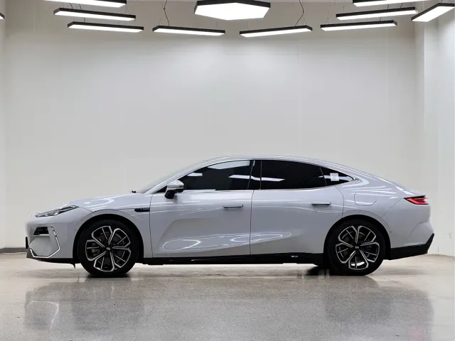 Geely Galaxy E8 — Фото автомобиля 4