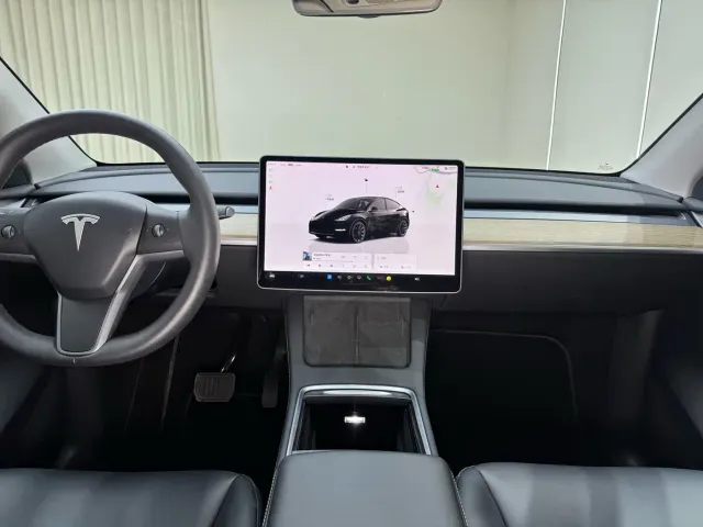 Tesla Model Y — Фото автомобиля 24